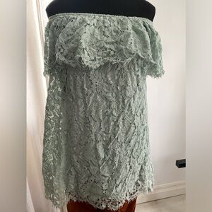Off shoulder lace dress